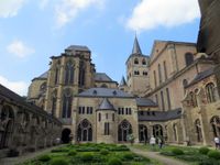 Trierer Dom Innenhof