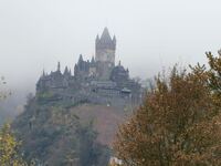 Reichsburg im Nebel